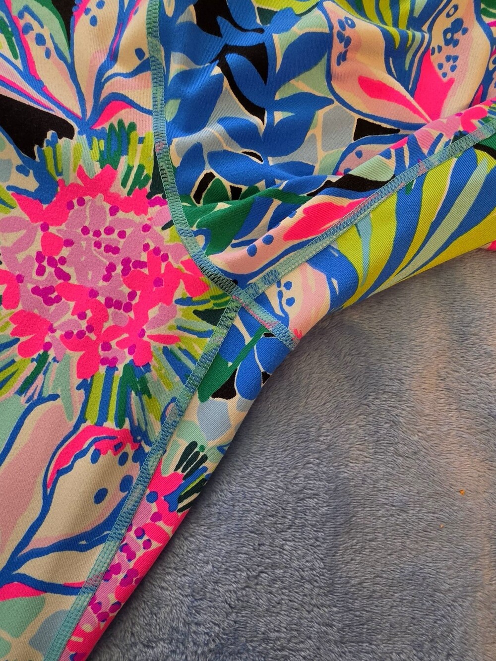 LILLY PULITZER LUXLETIC WEEKENDER HIGH RISE CROP LEGGINGS YOU ME AND GIRAFFEE - Picture 3 of 5